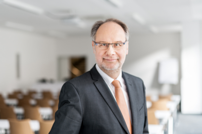 Prof. Dr. Gottfried Richenhagen, Wissenschaftlicher Direktor ifpm Institut für Public Management der FOM Hochschule (Foto: FOM).